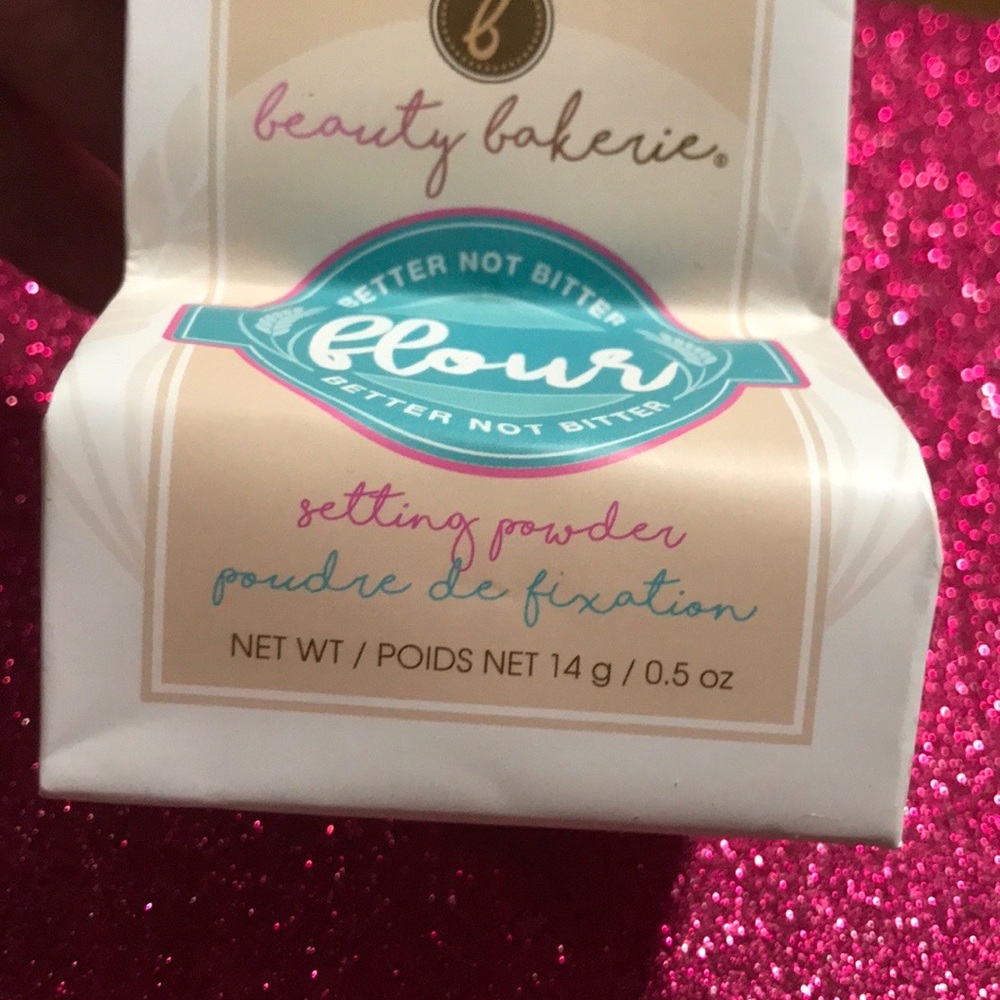 Beauty Bakerie flower setting powder oat translucent